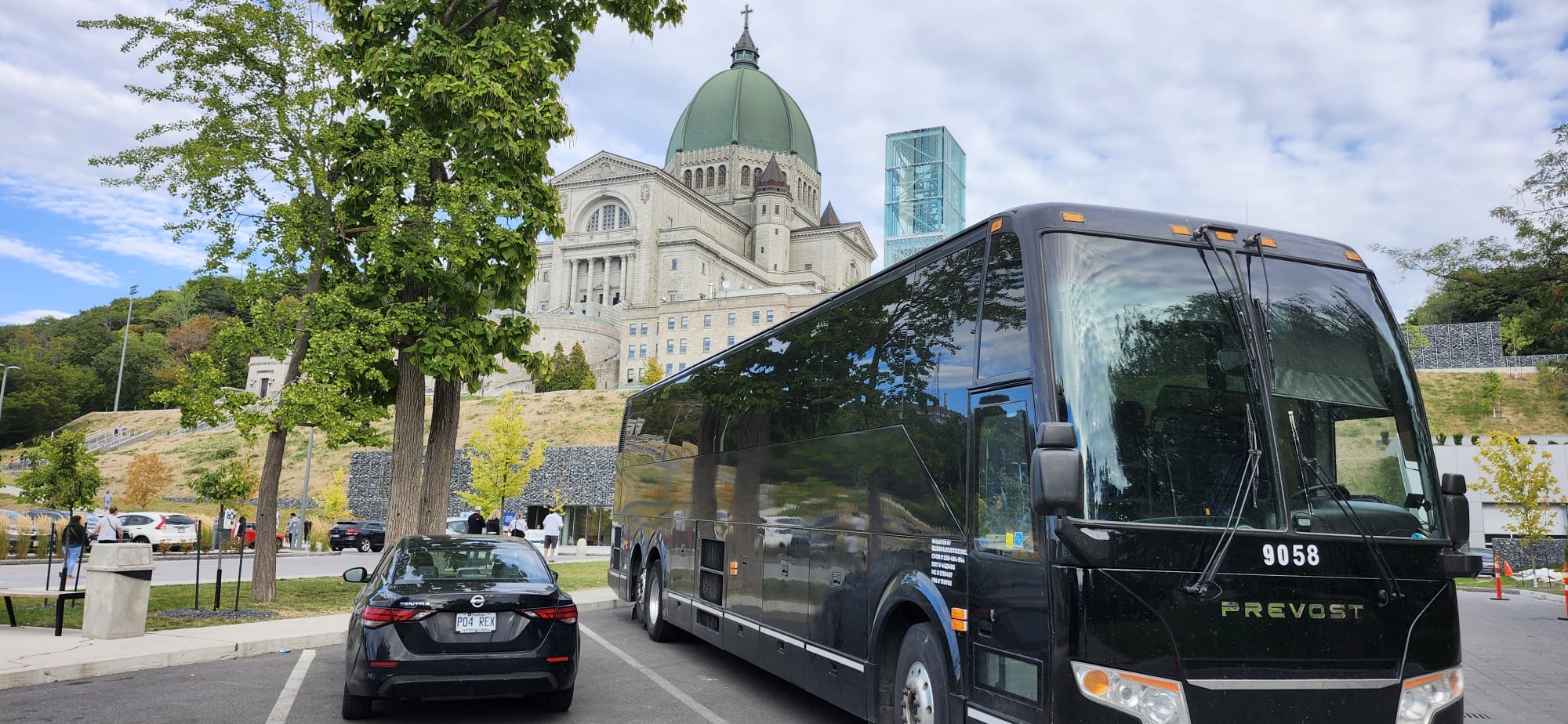 Maple Crown motorcoach